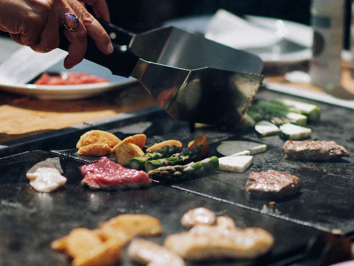 Grill mit Fleisch und Gemüse 